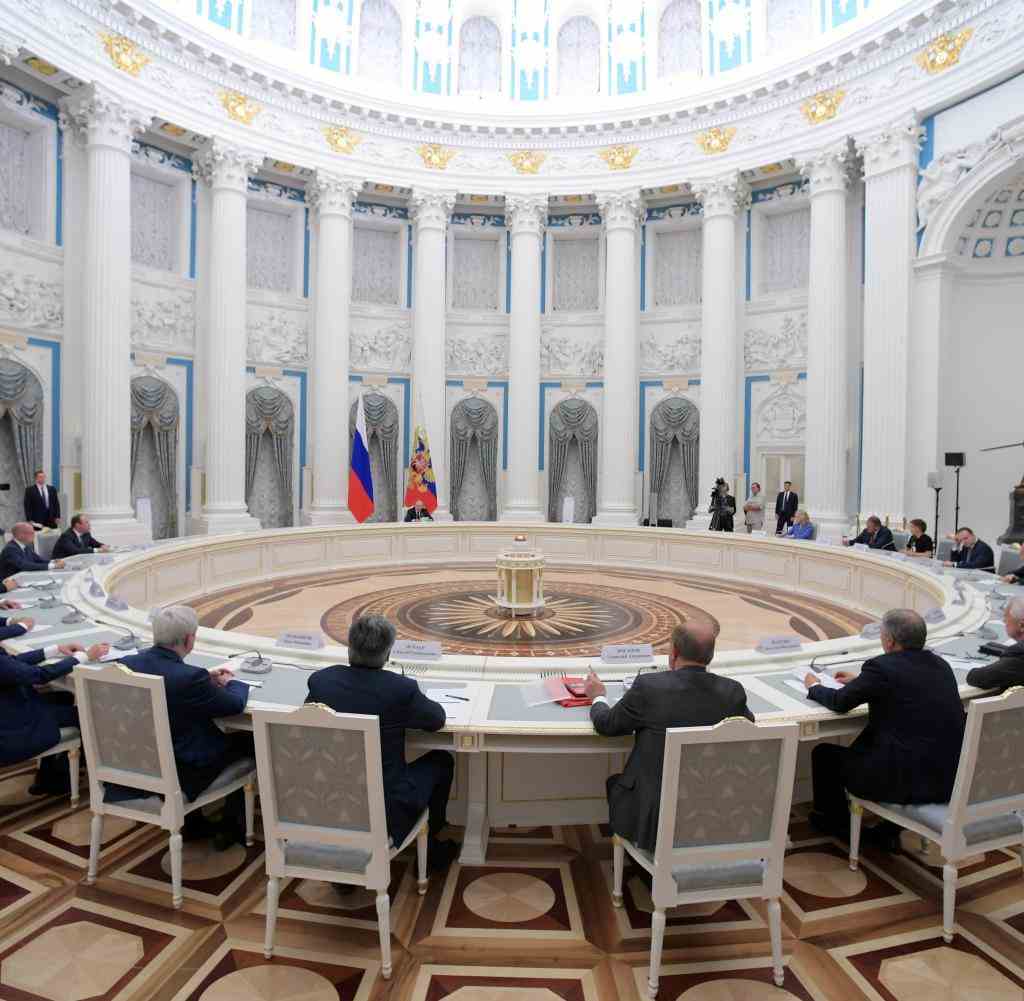 Vladimir Putin addressed the leaders of the parties in the Russian parliament in the Kremlin