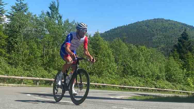 Thibaut Pinot admits it: "In Franche-Comté, training is sometimes difficult.  But I also need to suffer in training (…) to have fun afterwards when the weather is nice." (FANNY LECHEVESTRIER / RADIO FRANCE)