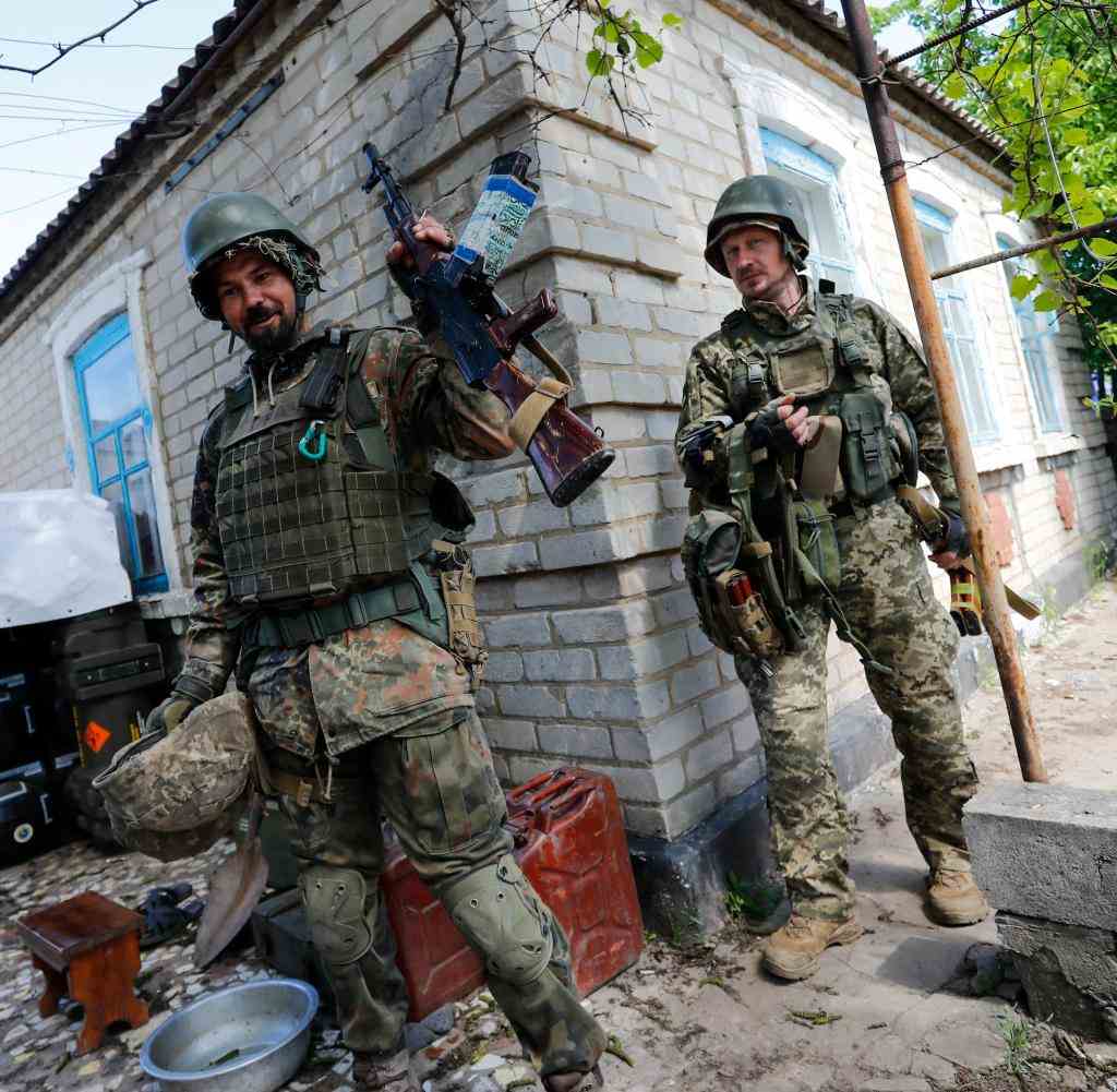 Geben sich siegessicher, obwohl der Krieg die Hölle ist: ukrainische Soldaten im Donbass