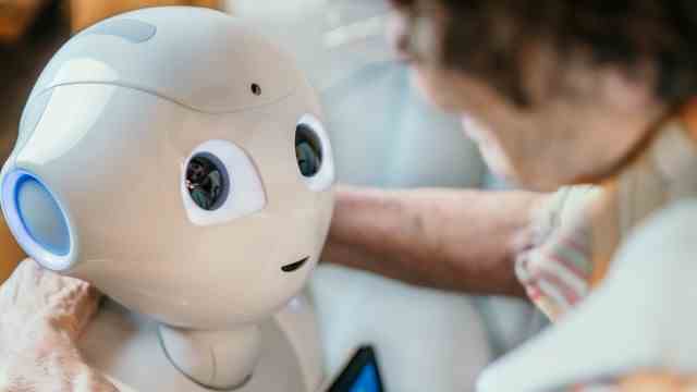 Robot: The robot Pepper is supposed to help in the care of the elderly.