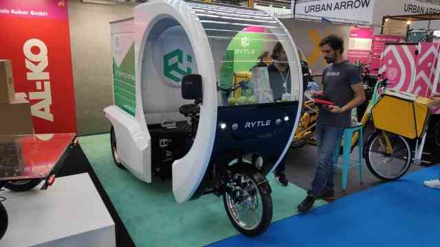 Eurobike: The three-wheeled Vespa rethought: The Rytle Mover is to take over courier trips in the city.