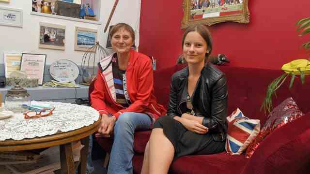 Award for six projects: The association Turmgeflüster (in the picture Christine Dietzinger (left) and Zoe Braun) teaches children a sustainable way of life, according to the laudatory speech.