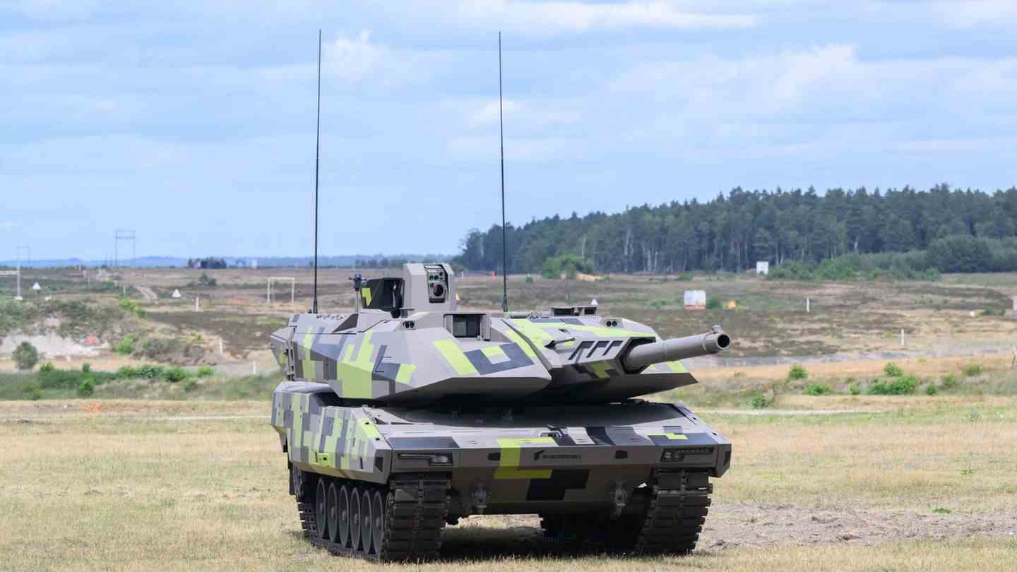 Panther KF51 vs. Enhanced Main Battle Tank (EMBT) - the duel of the giants