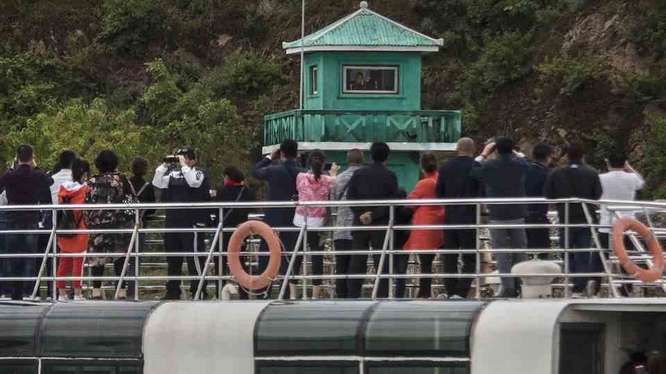 Chinese tourists in front of watchtower