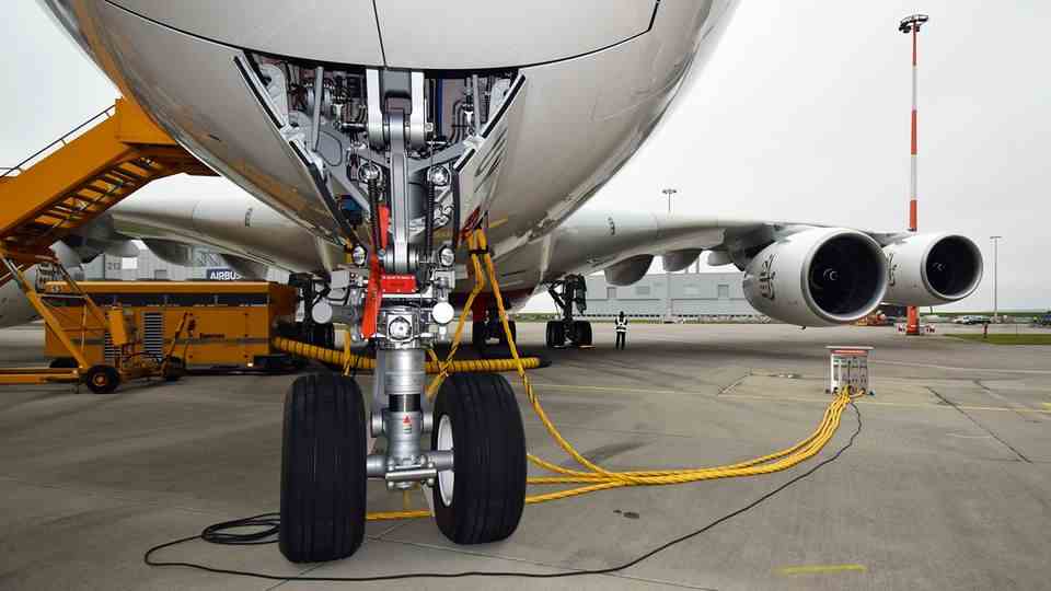 Very close: The front landing gear of the Airbus A380.  The maximum take-off weight of the world's largest passenger aircraft is 560 tons.
