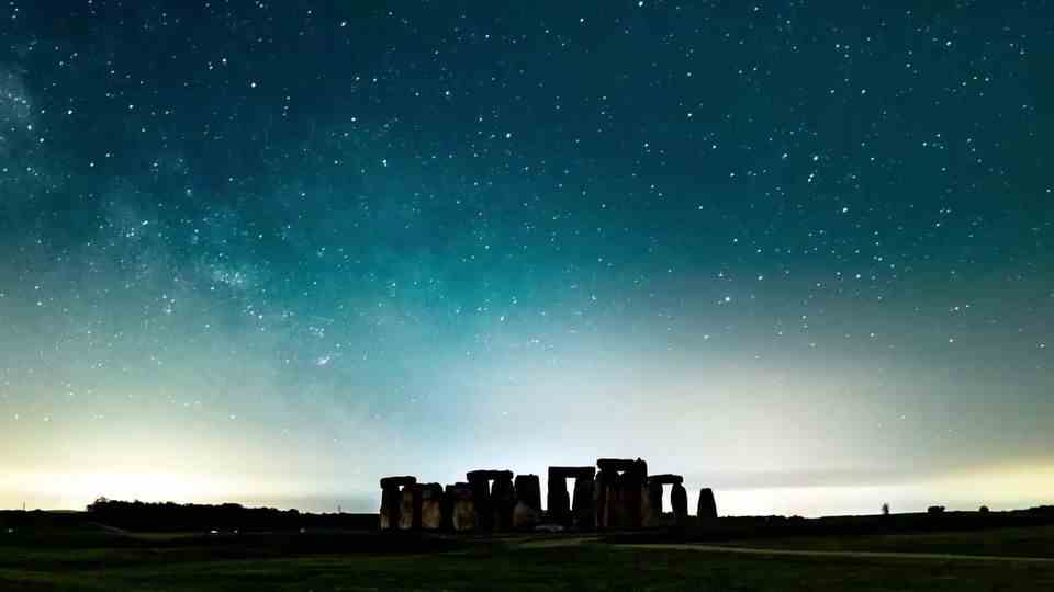 Time lapse: The night sky over Stonehenge can be so beautiful