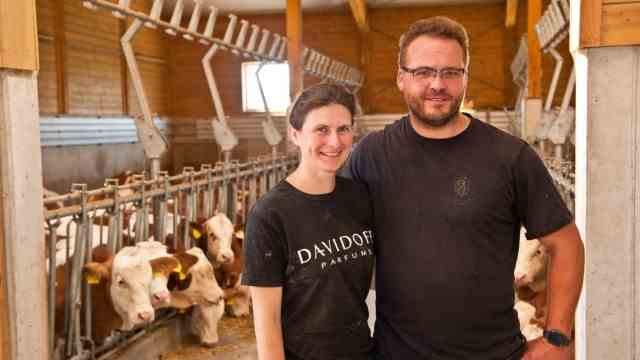Ebersberg farmers' association: Katharina and Matthias Vodermeier decided in 2016 to take over the business.  They take care of the animals together.