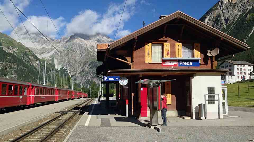 Image 1 of 12 of the photo series to click: Get off and start hiking in Graubünden: the Preda station of the Rhaetian Railway, where the Albula railway adventure trail begins along the Unesco World Heritage route.