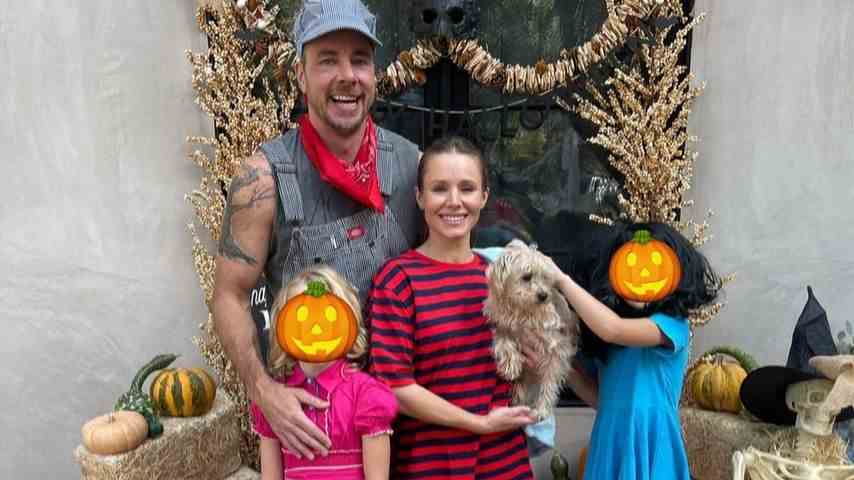 Dax Shepard and Kristen Bell with their two daughters, Halloween 2021