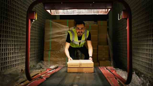 Integration: It all started for Mohammed Al Kadri in Aschheim by loading the packages onto the assembly line himself.
