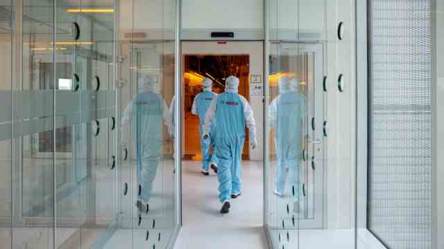 Investments: Semiconductor factory in Dresden: Bosch wants to enlarge the clean room there for 250 million euros.