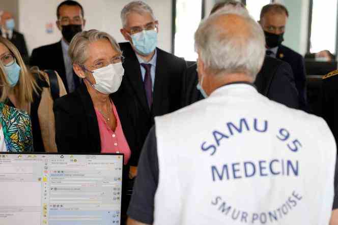 Prime Minister Elisabeth Borne visits a SAMU service at the René-Dubos hospital in Pontoise (Val-d'Oise), July 1, 2022. 