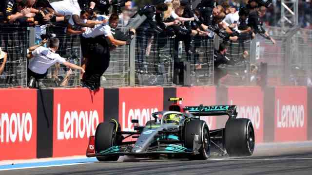 French Grand Prix: Second place for the Silver Arrow: Lewis Hamilton is heading for the most successful race result of the year for Mercedes.