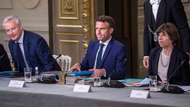 France: President Emmanuel Macron at the first cabinet meeting after the general election.  Next to him Economics Minister Bruno Le Maire and Foreign Minister Catherine Colonna.