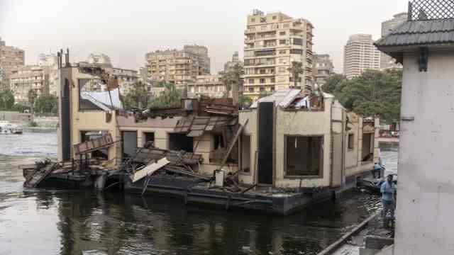 City planning in Cairo: Over: This time the authorities were amazingly efficient.  The remains of a wrecked houseboat last week.