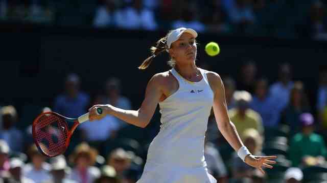 Women's final in Wimbledon: Almost motionless, reels off her offensive, courageous baseline tennis: Jelena Rybakina.