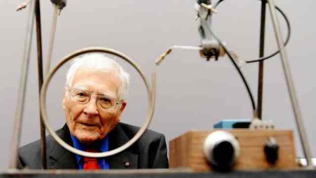 Obituary for James Lovelock: James Lovelock in front of a home-made device for measuring molecules in the atmosphere.