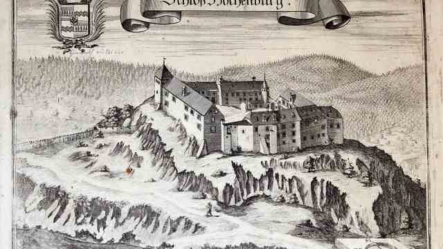 History in Lenggries: An old engraving of the former Hohenburg Castle, the hill was used for wine and fruit growing.