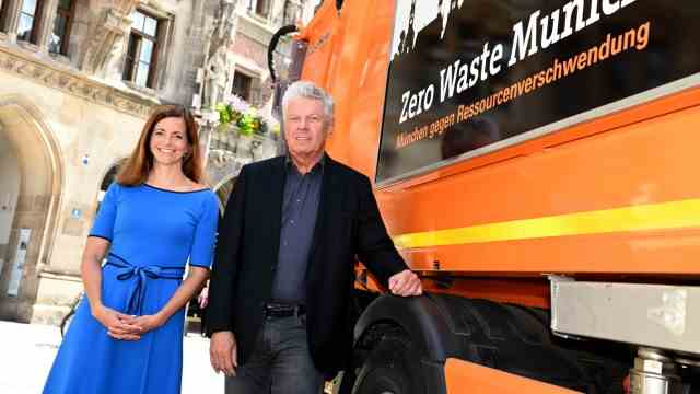Avoid or recycle: At their first joint press conference, municipal officer Kristina Frank and Mayor Dieter Reiter presented the zero-waste concept.