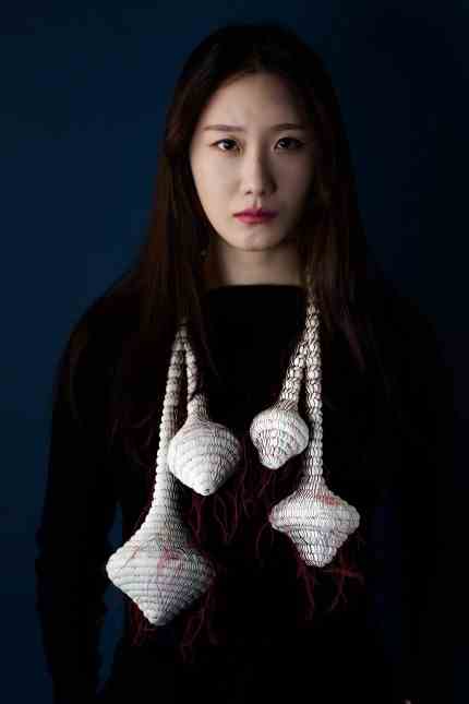 Messe München: Steel, cotton cords and acrylic paint: Jieun Park's jewelry has strong connections to Korean society.