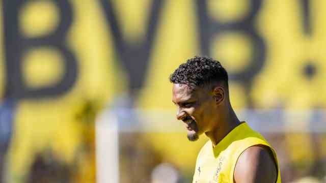 Borussia Dortmund: Is out for a long time with a tumor diagnosis: BVB striker Sébastien Haller.