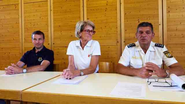 Police and rescue service: The Ebersberg fire brigade commander Christoph Münch, the head of the BRK rescue service in Ebersberg Martha Stark and the head of the Ebersberg police inspection Ulrich Milius discussed the topic on Wednesday evening "Violence against police and rescue workers".