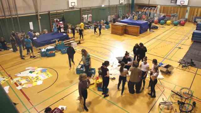 Gilchinger Gymnasium: Training takes place on Friday afternoon: Up to a hundred young people practice in the sports hall for the big show, which can seat up to 350 spectators.