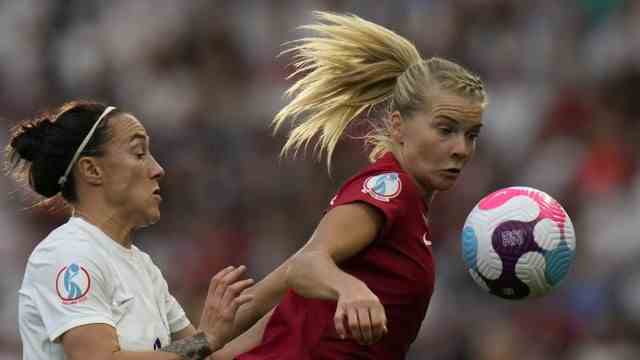 Victory against Norway at the European Football Championship: Ada Hegerberg hardly got a chance against the attentive English team.
