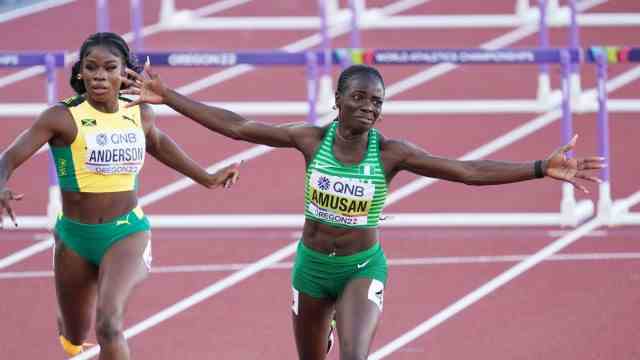 World record by Armand Duplantis: Tobi Amusan runs the world record in the semi-finals over the 100 meter hurdles - her best time in the final is not recognized due to a tailwind.