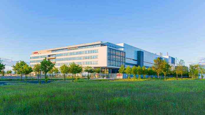 Bosch is expanding the one-year-old 300-millimeter fab in Dresden for 250 million euros to satisfy the automotive industry's hunger for semiconductor chips., Bosch