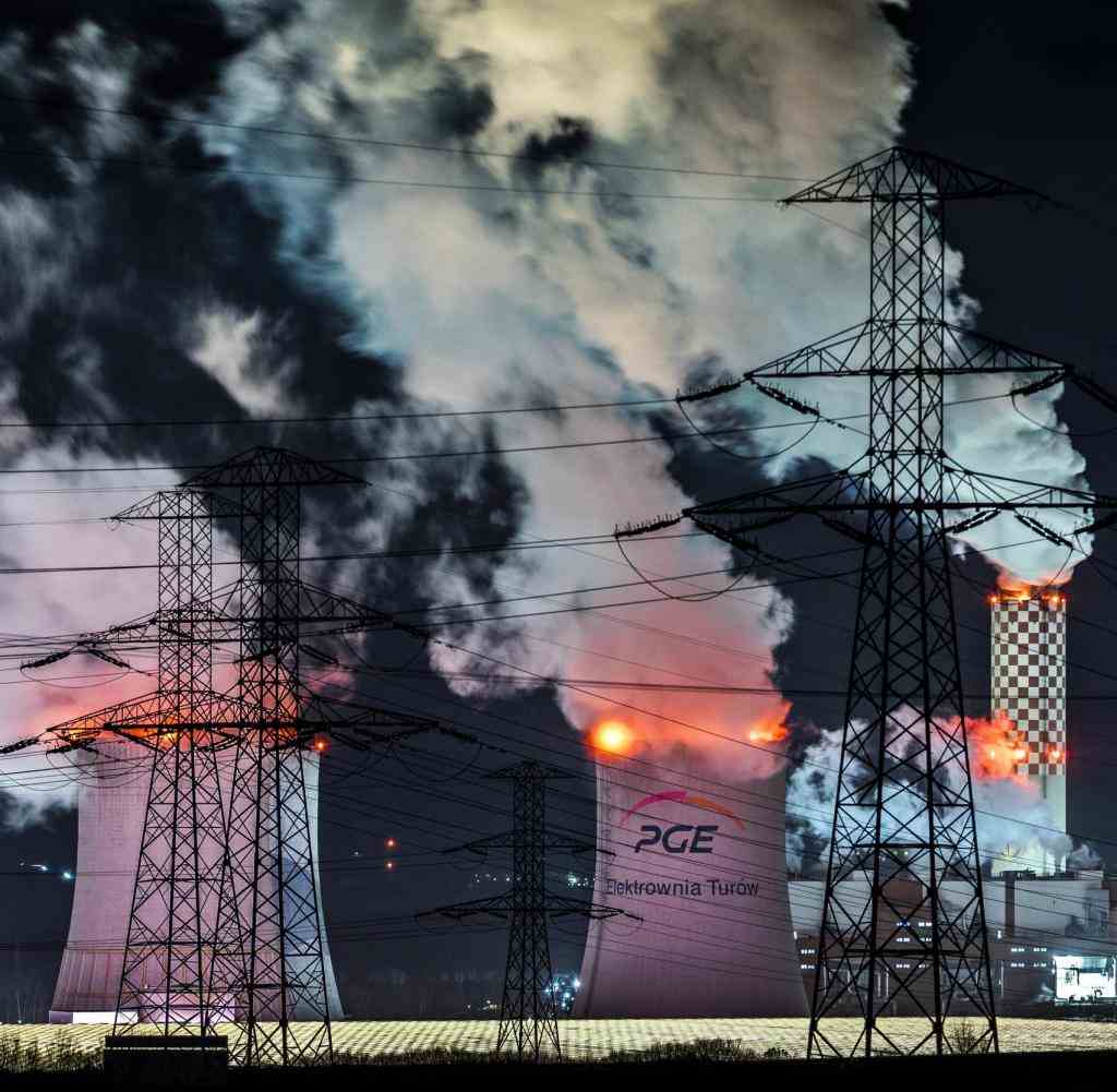 Das Kohlekraftwerk Turow des Energiekonzerns PGE in Polen