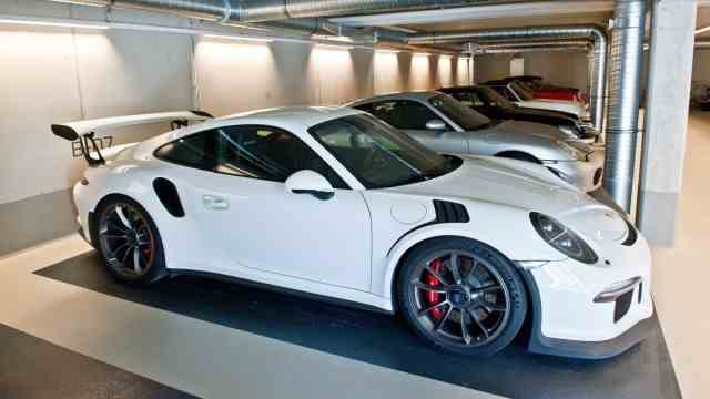 Company portrait: Modern super sports cars, like this Porsche 911 GT3 RS, also find a sheltered spot here.