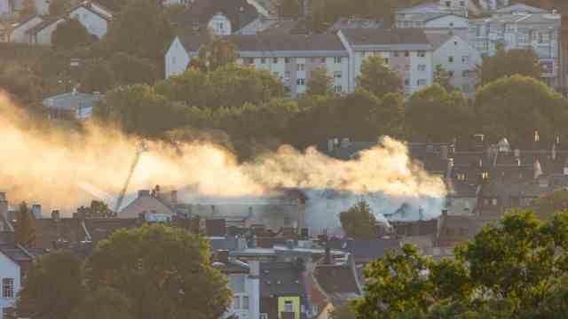 Upper Franconia: Puffs of smoke over the inner city of Hof: According to initial estimates, the major fire in Hof caused damage in the millions.