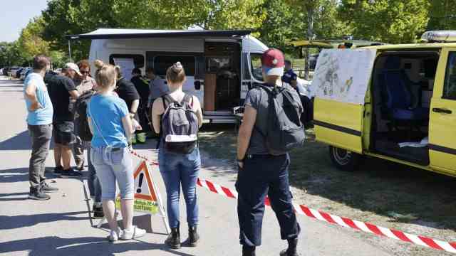 Body found in Echinger See: Helpers had also set up a base at the parking lot of nearby Hollerner See.
