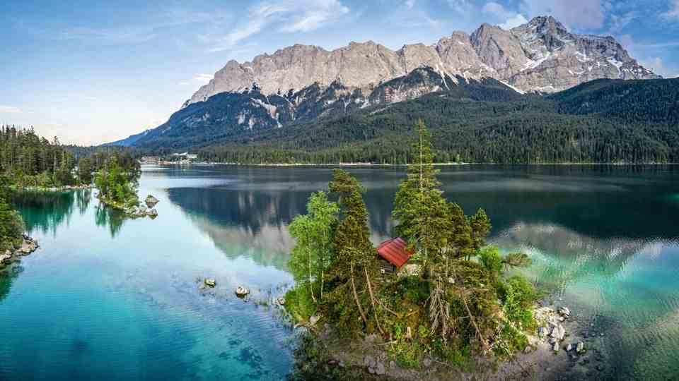 Eibsee and Zugspitze in the evening