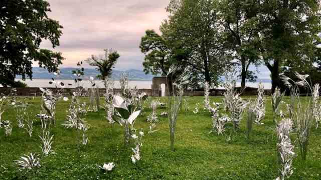 Art event: Toshihiko Mitsuya has one of 100 detailed aluminum plants in the Luitpoldpark "Aluminum Garden" created.