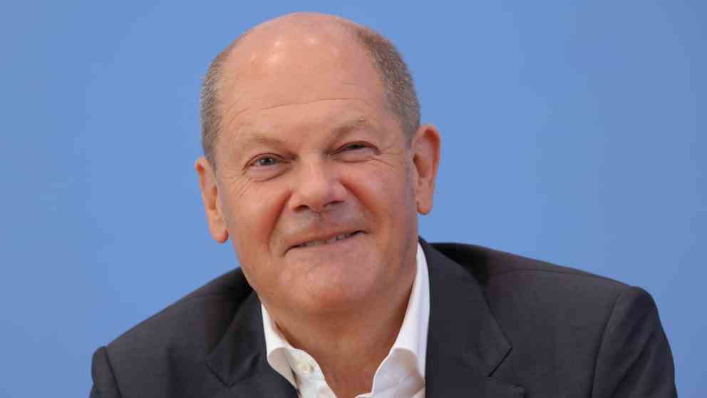 Chancellor Olaf Scholz (62, SPD)