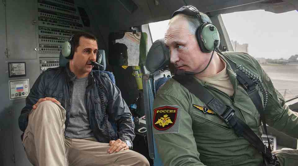 À la James Bond, Vladimir Putin throws himself behind the wheel of one of his super jets, bosom friend Bashar al Assad takes a seat in the back seat: a new PR stunt by the Kremlin boss?  no  This is how the satirist Andrei Budajew presents Putin on the first page of his new calendar for 2016. The satire is so close to political reality and Putin's heroic self-portrayal that one could take it at face value. "The world is Not Enough" is the name of his work and is based on the aesthetics of the James Bond films.