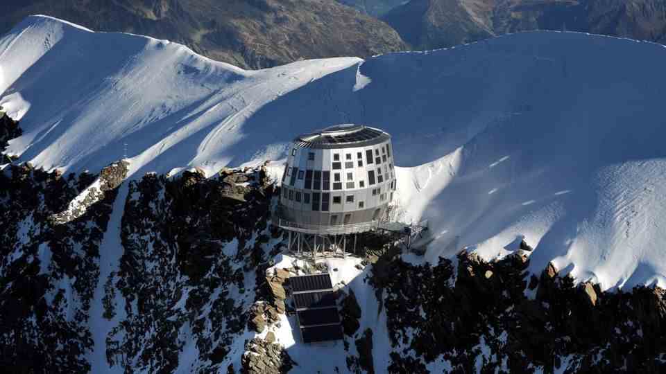 Climbing Mont Blanc: the Goûter hut is at 3835 meters