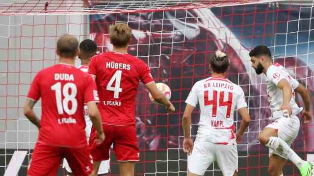 Leipzig versus Cologne: Josko Gvardiol (right) maneuvered a corner kick into his own goal.