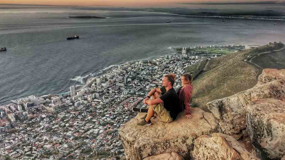 Nick Martin looks at Cape Town together with his girlfriend Stefanie Oeffner.