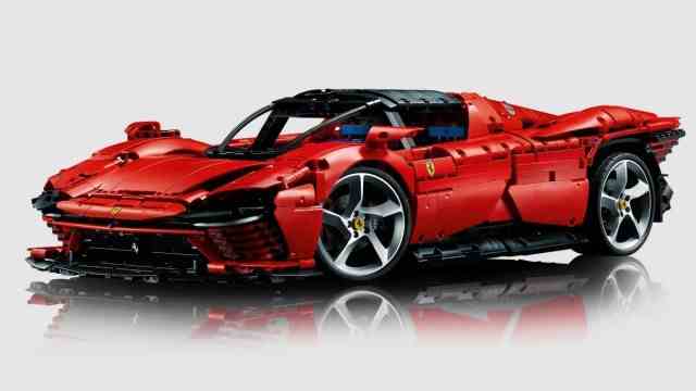 To have and to be: The dream of a Ferrari to build yourself: the Daytona SP3 from Lego.
