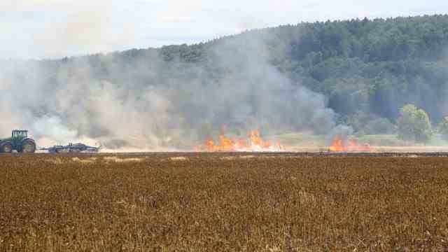 Drought, fires, low water: Fire hazard: Fire and smoke can be seen on a wheat field between Niedernberg and Großostheim in the Lower Franconian district of Miltenberg.  A threshing machine probably caused flying sparks while threshing grain.