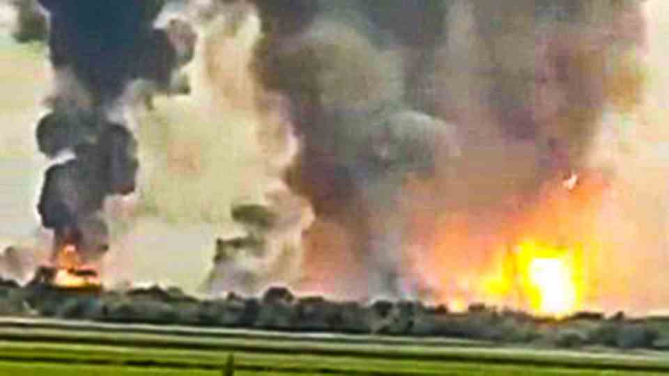 War between Ukraine and Russia: fire and explosion of ammunition at Crimean military base
