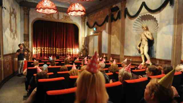 Culture and leisure tips: "Don't dream it - be it!" is the motto in the Museum Lichtspiele cinema, where the Saturdays have been showing for 40 years "Rocky Horror Picture Show" will be shown.