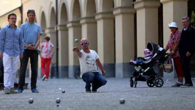 Culture and leisure tips: Not only walkers, but also boules players enjoy the fantastic atmosphere of the Hofgarten.