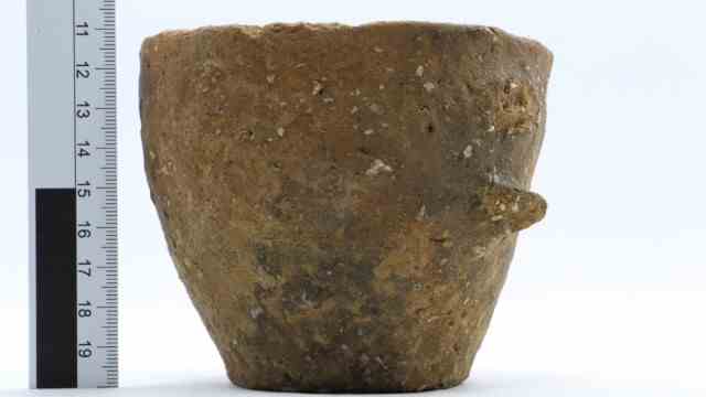 Excavation: A completely preserved ceramic mug is particularly unusual.