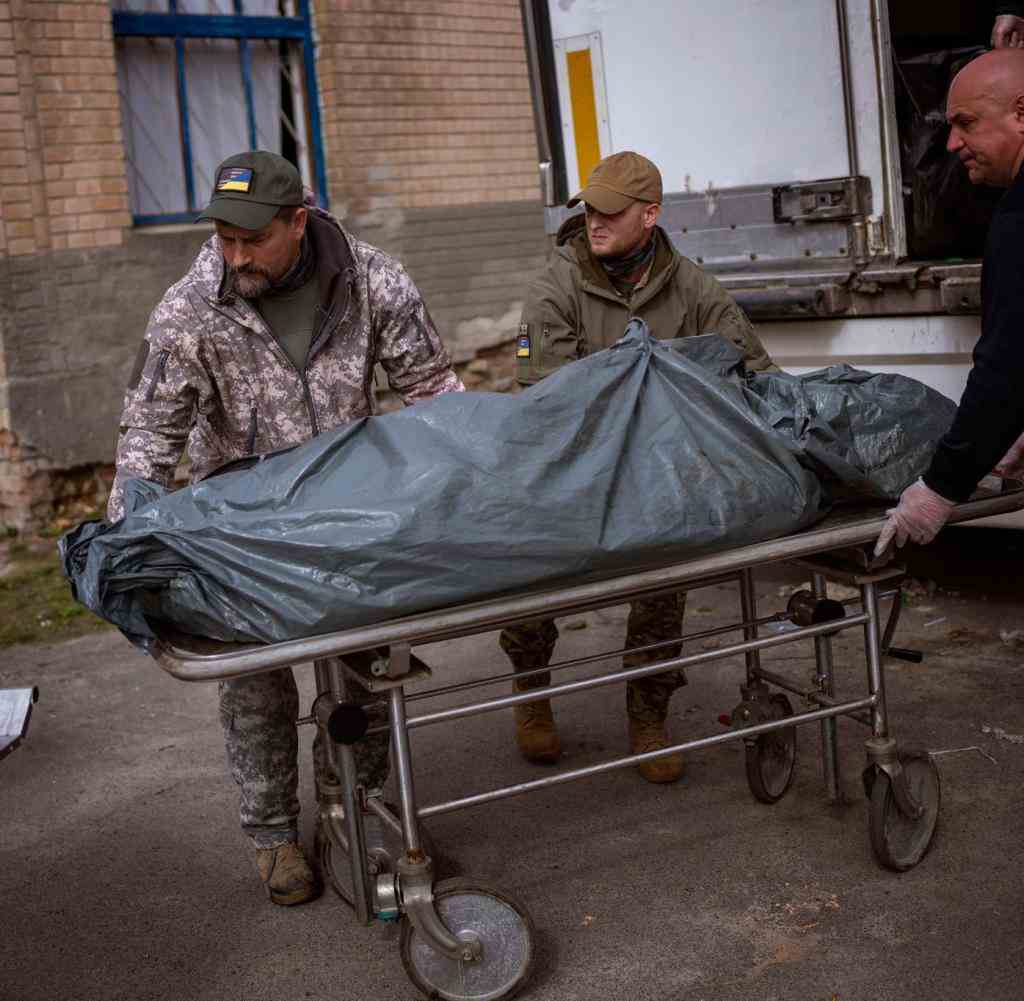 In dem Kiewer Vorort Butscha wurden nach dem Abzug russischer Truppen zahlreiche getötete Zivilisten gefunden.