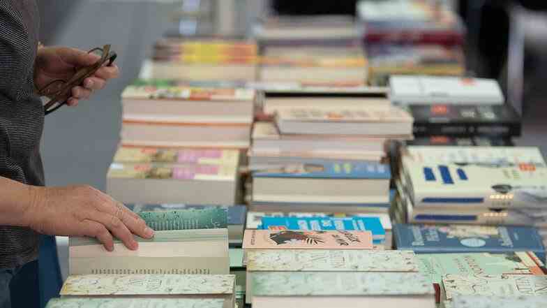 An der diesjährigen Frankfurter Buchmesse (19. bis 23. Oktober) nehmen Aussteller aus mehr als 80 Ländern und zahlreiche prominente Autorinnen und Autoren teil.
