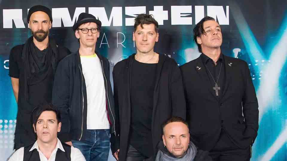 Rammstein: Instagram deletes the band's kissing photo